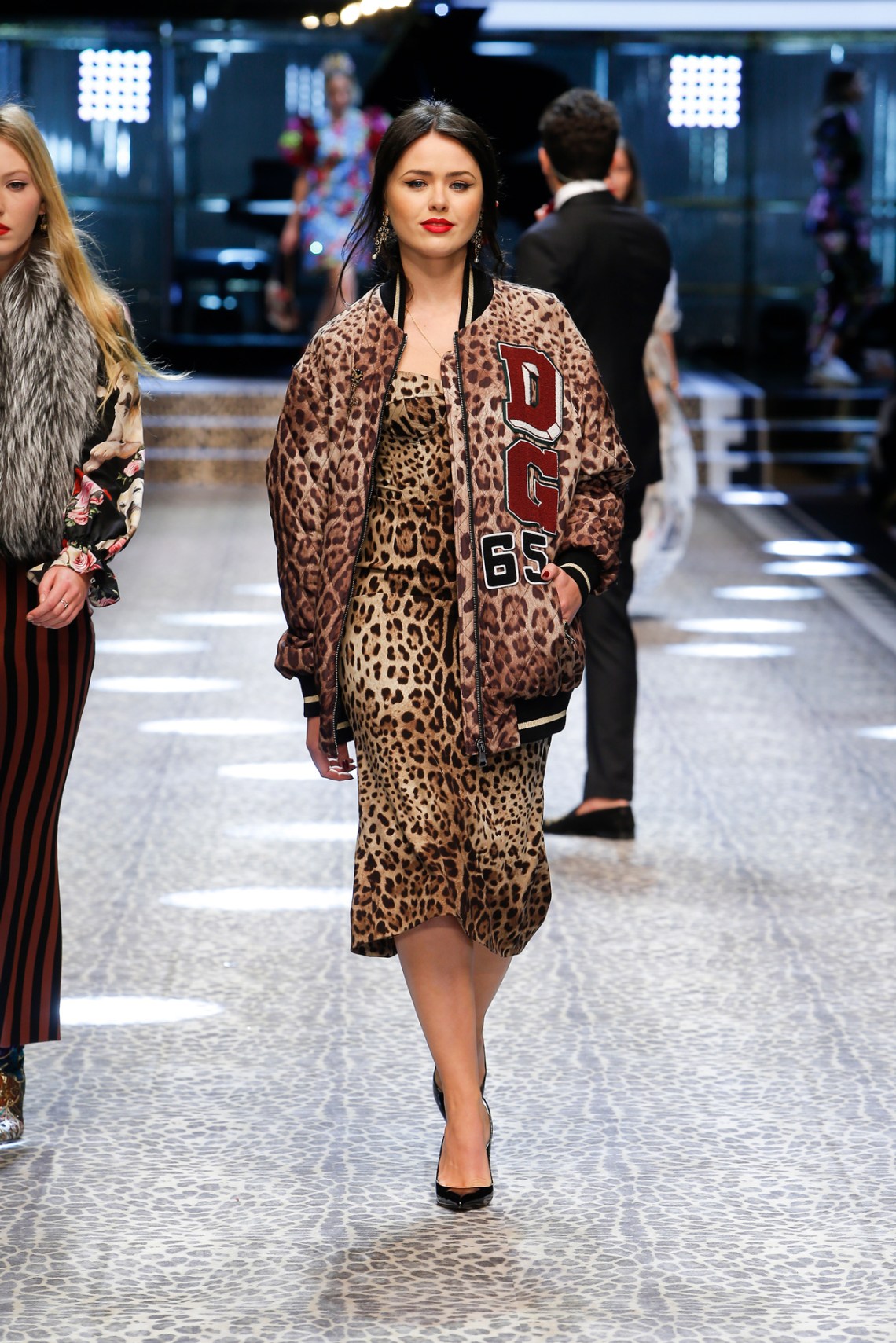 dolce-and-gabbana-fall-winter-2017-18-women-fashion-show-runway-62